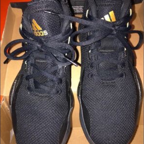 Adidas D Rose 773 
Color is Black/Gold beautiful 
Size 7  NUC - Picture 4 of 7